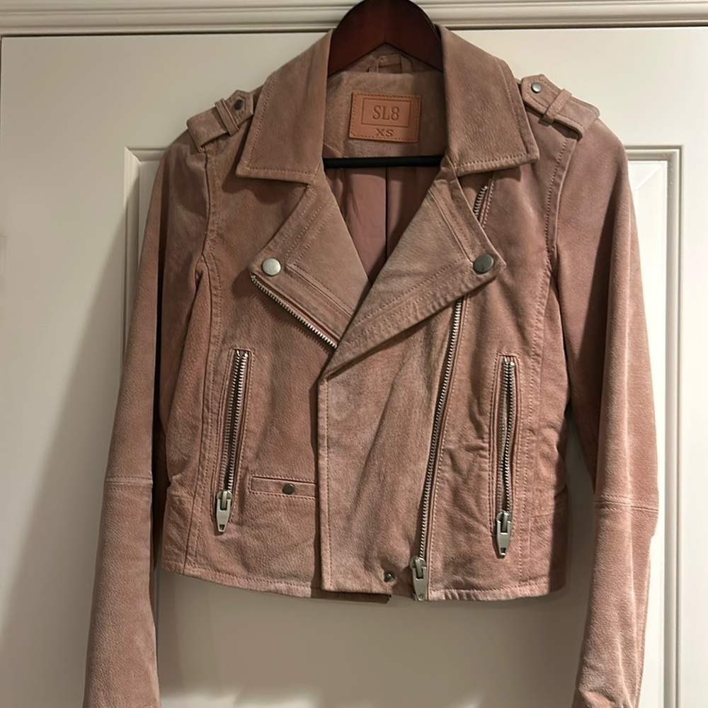 Pink genuine suede leather jacket. Silver hardware. Great condition. ￼